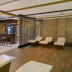 B Business & Hotel
