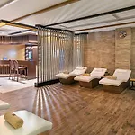 B Business & Hotel