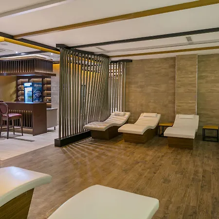 B Business & מלון