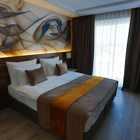 B Business & Hotel 5*