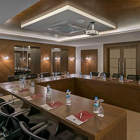 B Business & Hotel 5*