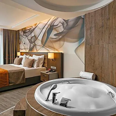 B Business & Hotel 5*