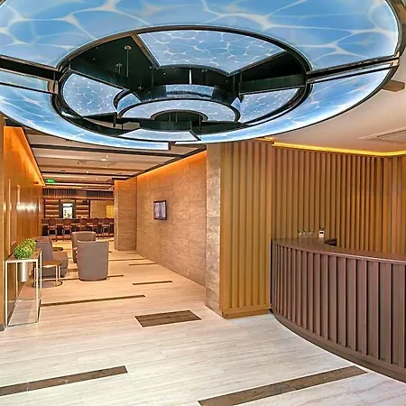 B Business & Hotel