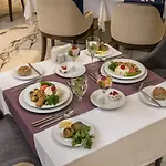 B Business & Отель