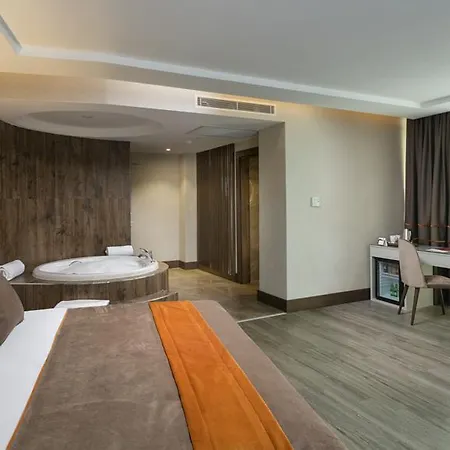 Hotel B Business &