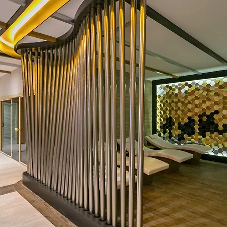 Hotel B Business &
