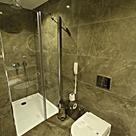 Hotel B Business &