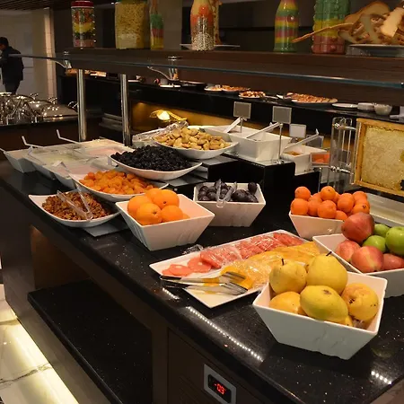 B Business & Hotel