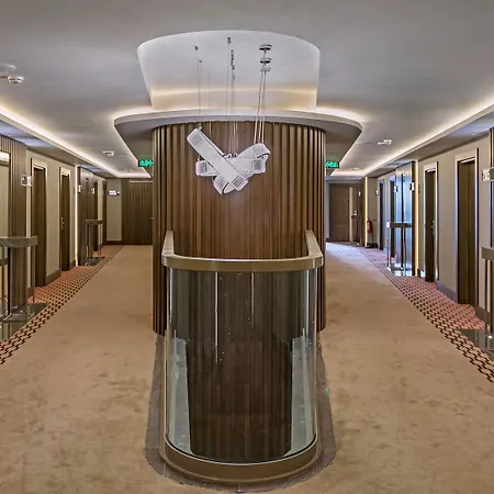 Hotel B Business &