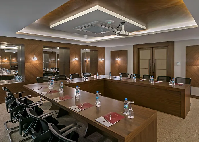B Business & Ξενοδοχείο 5*